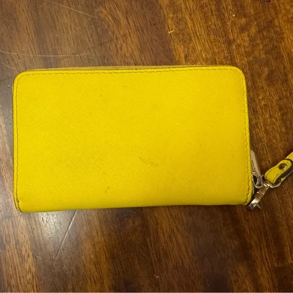 Michael Kors Sunburst Yellow Wallet with strap wristlet - Picture 4 of 9